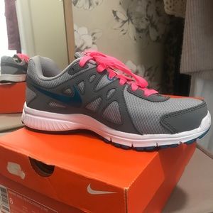 NWT Wide Nike revolution